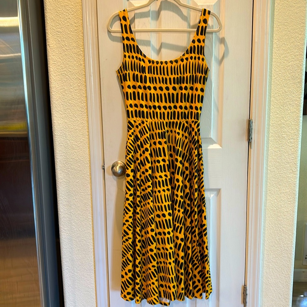 Nooworks Vacation dress in black and yellow, size Large, new with tags